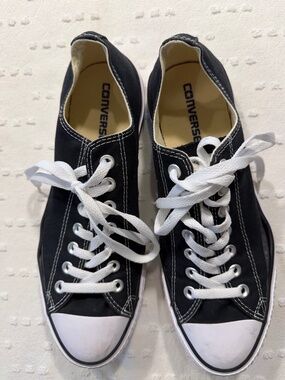 Converse Chuck Taylor All Star sneakers (M 8.5/ W 10.5)